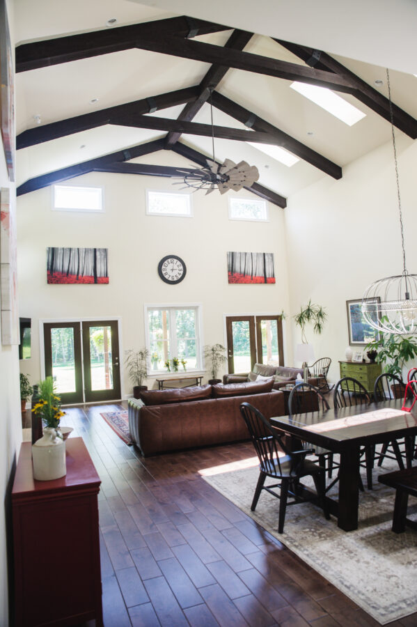 The two-story great room and dining room with horizontal transom windows by Viwinco. 